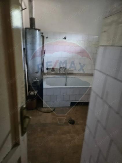 Casă cu 6 camere cu Teren 250 Mp în Central