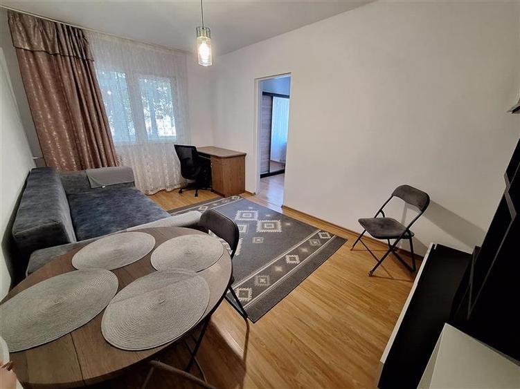 Apartament cu 3 camere nedecomandat, mobilat în Orizont