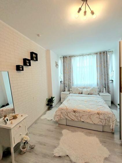 Apartament cu 3 camere semidecomandat, mobilat în Complex Studențesc