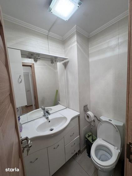 Apartament cu 3 camere decomandat, mobilat în Rovine