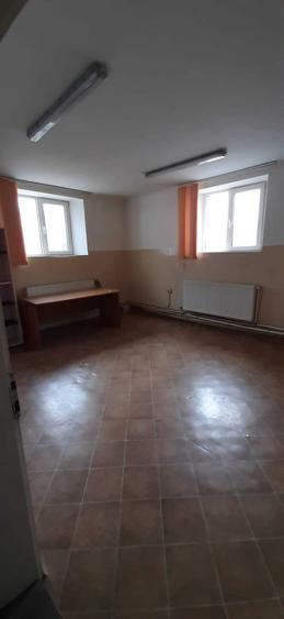 Spațiu comercial, de 350 mp, în Bartolomeu
