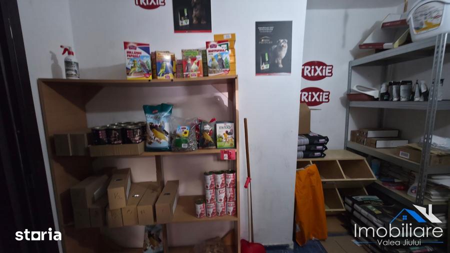 Spațiu comercial, de 51 mp, în Petros