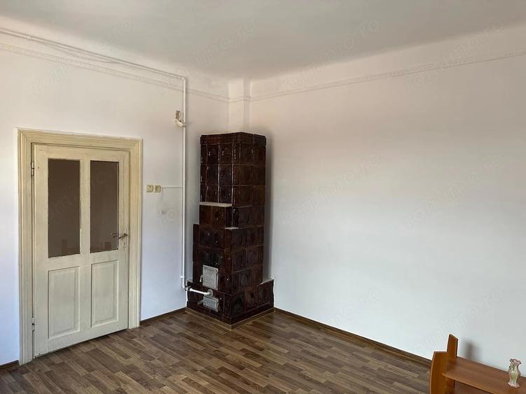 Casă cu 5 camere cu Teren 160 Mp în Rahova