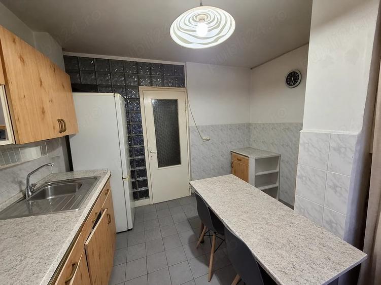 Apartament cu 4 camere decomandat în Aurel Vlaicu