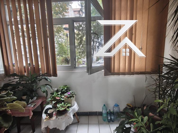 Apartament cu 3 camere decomandat, mobilat în Craiovița Nouă