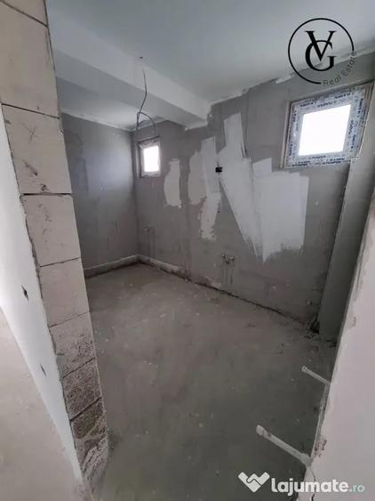Casă cu 5 camere cu Teren 240 Mp în Valu lui Traian