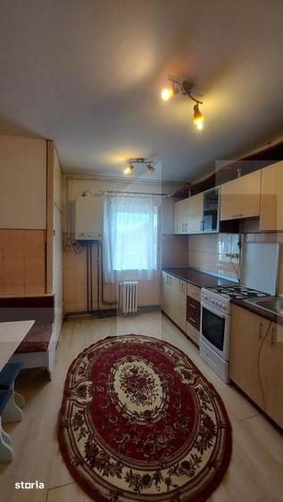 Apartament cu 3 camere semidecomandat în Central