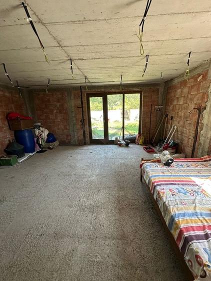 Casă individuală cu 4 camere cu Canalizare în Valea Adâncă