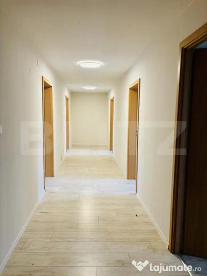 Casă cu 10 camere cu Teren 411 Mp în Lunei