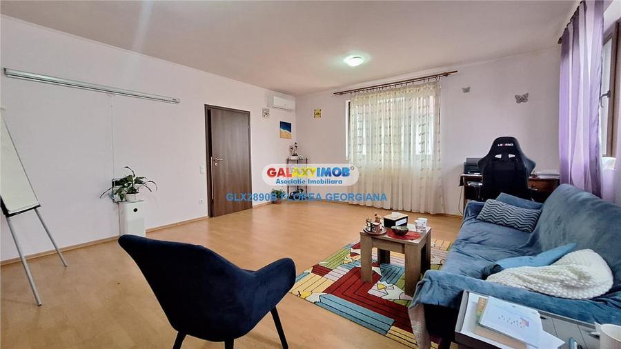 Casă cu 8 camere cu Garaj în Odăi