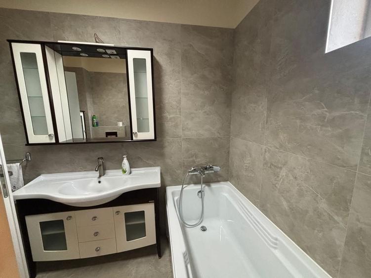 Apartament cu 3 camere decomandat, mobilat în Elisabetin