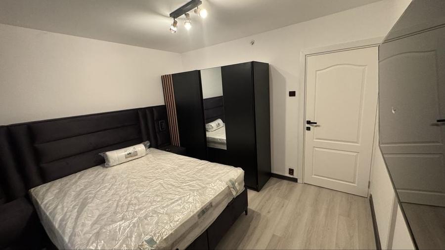 Apartament cu 3 camere decomandat în Apusului
