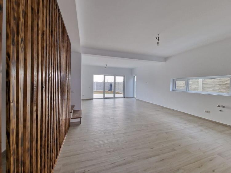 Casă cu 4 camere în Moșnița Nouă