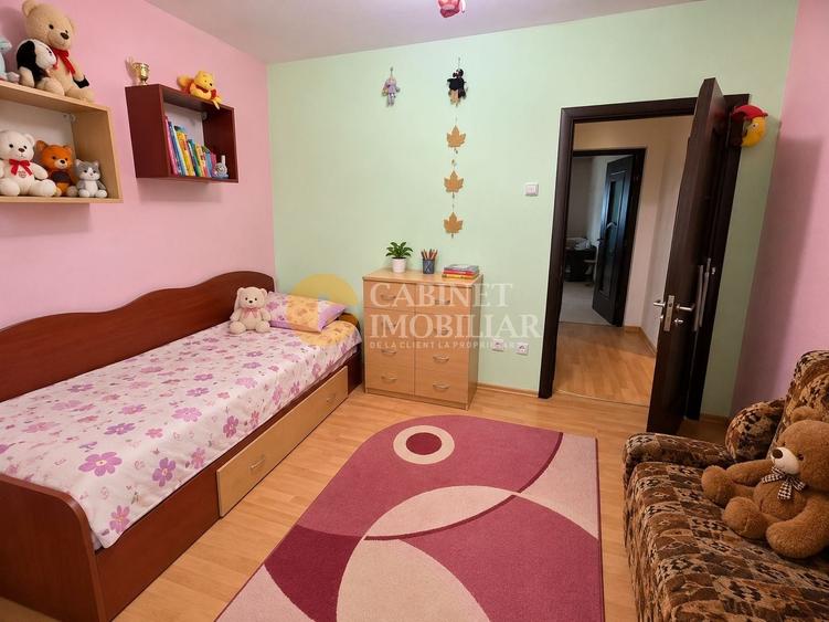 Apartament cu 3 camere decomandat, mobilat în Mircea cel Bătrân