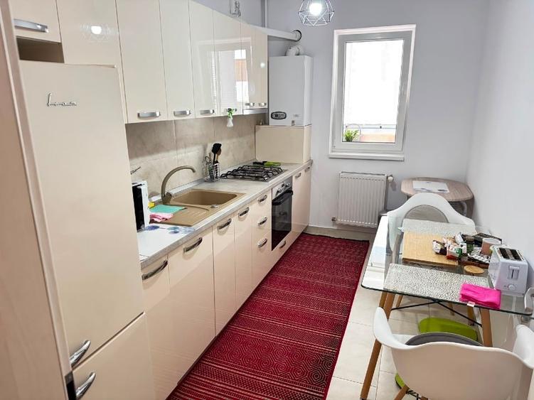 Apartament cu 2 camere decomandat, mobilat în Central
