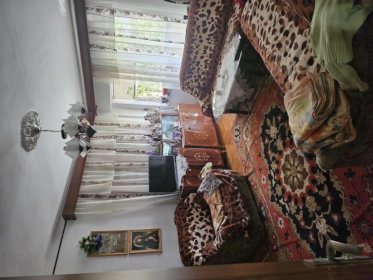 Apartament cu 3 camere semidecomandat în Obor