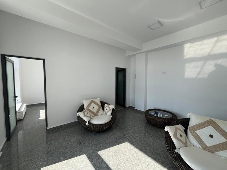 Spațiu comercial, de 650 mp, în Exterior Est