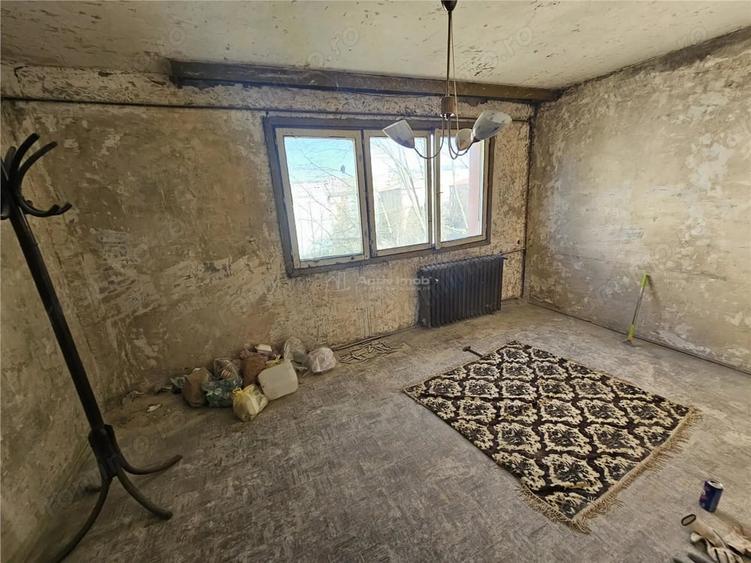 Apartament cu 2 camere semidecomandat în Micro I