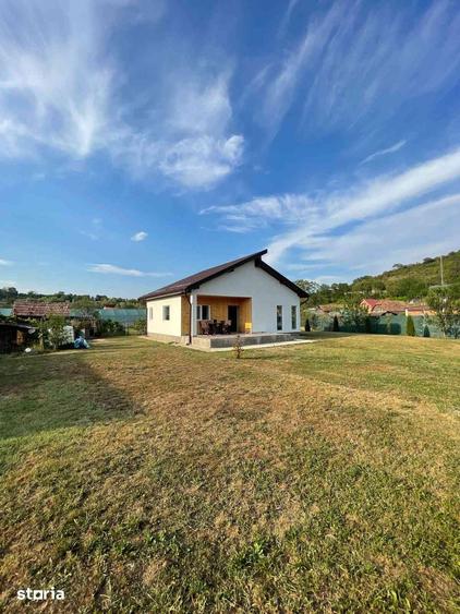 Casă cu 2 camere cu Teren 841 Mp în Ceuaș