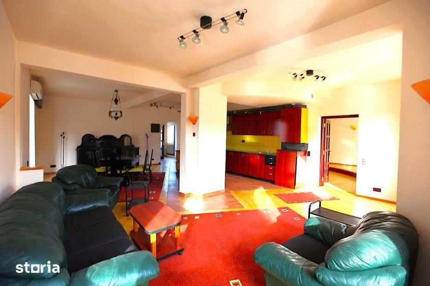 Casă cu 7 camere cu Teren 212 Mp în Centrul Civic