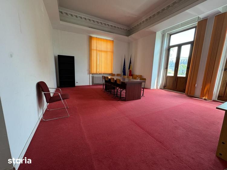 Spațiu comercial, de 3,500 mp, în Victoriei