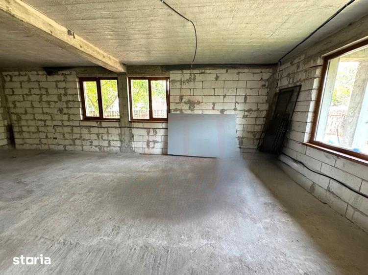 Casă cu 4 camere cu Teren 1000 Mp în Șendreni