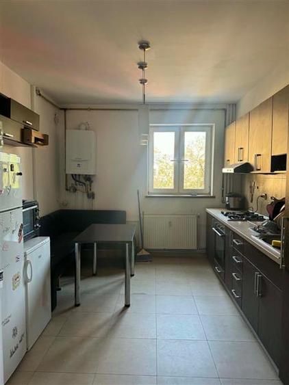 Apartament cu 2 camere semidecomandat, mobilat în Central