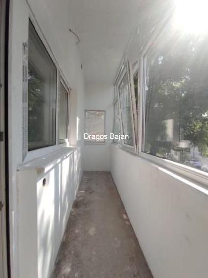 Apartament cu 4 camere decomandat în Calea Călărașilor