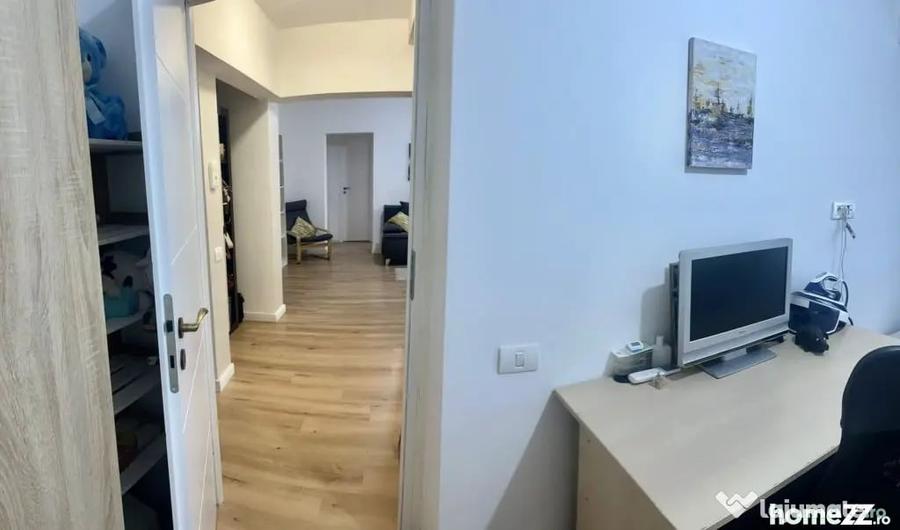 Apartament cu 3 camere semidecomandat în City Park Mall