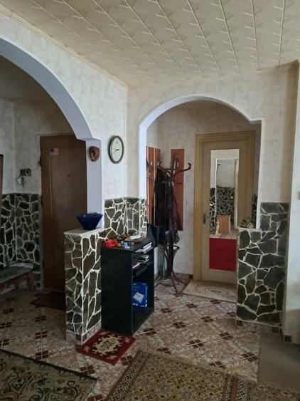 Apartament cu 4 camere decomandat în Coman