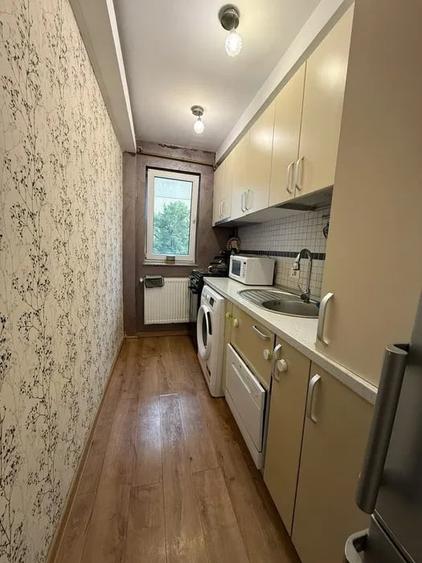 Apartament cu 3 camere semidecomandat, mobilat în Tătărași