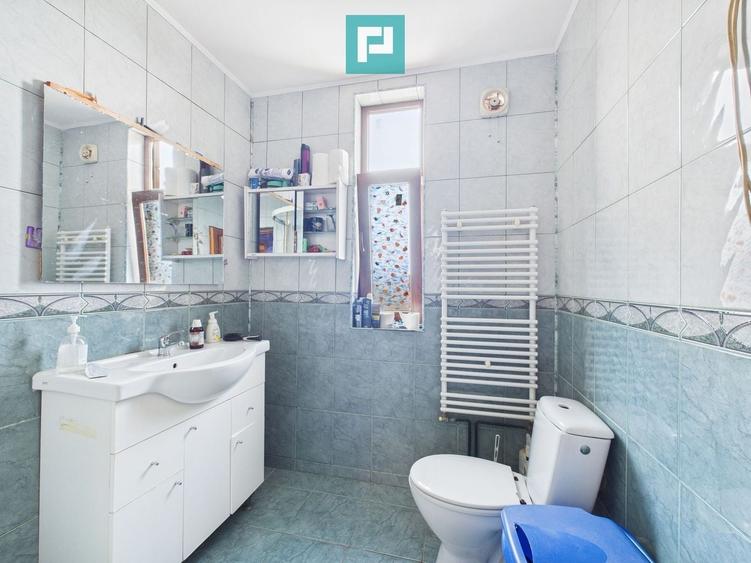 Casă individuală cu 7 camere cu Canalizare în Săcălaz