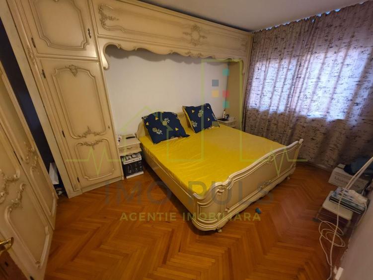 Apartament cu 2 camere semidecomandat în Centrul Bancar