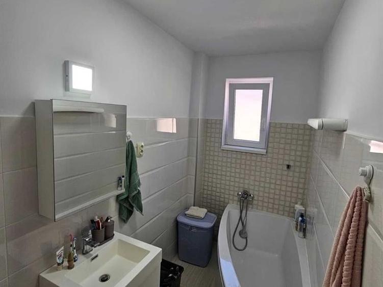 Apartament cu 2 camere decomandat în Ipotești