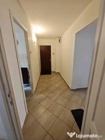 Apartament cu 3 camere decomandat în Păcii