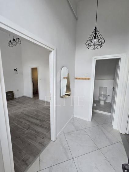 Apartament cu 3 camere semidecomandat în Central