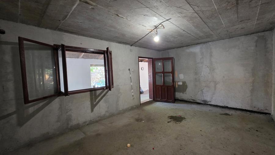 Casă individuală cu 4 camere cu Canalizare în Plopi