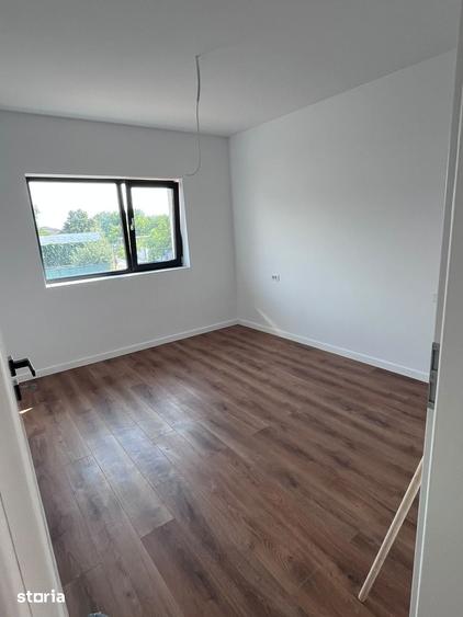 Casă cu 4 camere cu Teren 350 Mp în Vidra