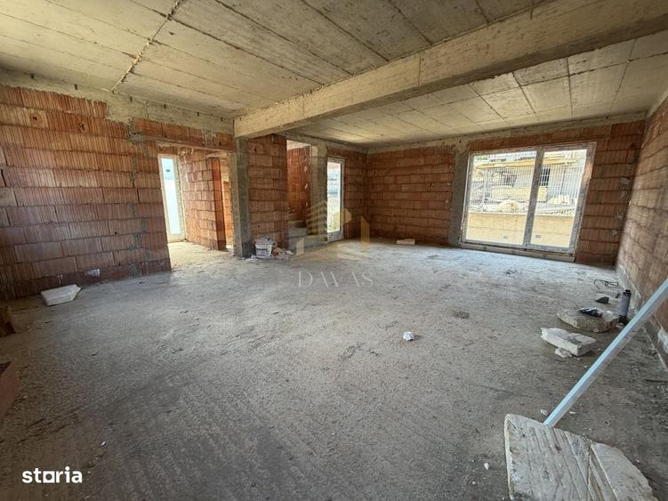 Casă cu 4 camere în Dâmbul Rotund