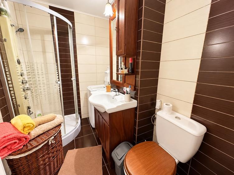 Apartament cu 2 camere semidecomandat, mobilat în Cetate