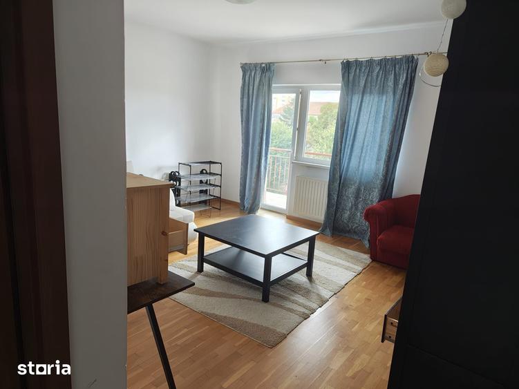 Apartament cu 2 camere decomandat în Tractorul