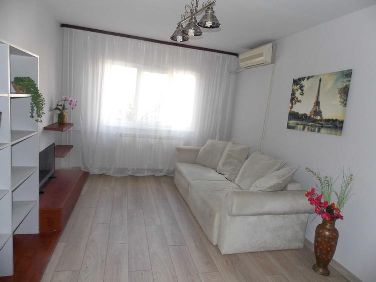 Apartament cu 2 camere decomandat în Decebal