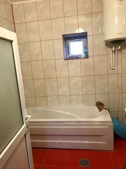 Casă cu 4 camere decomandat în Lăstuni