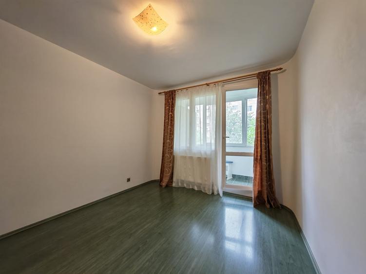 Apartament cu 3 camere semidecomandat în Drumul Taberei