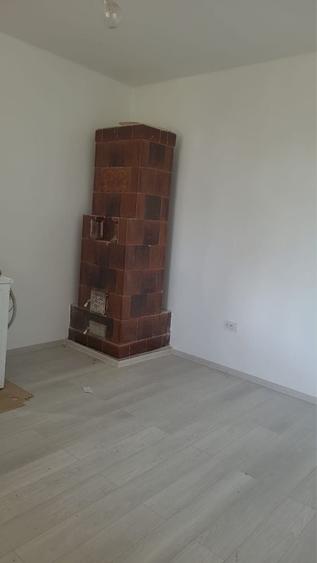 Casă cu 4 camere în Vânători