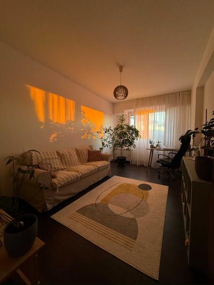 Apartament cu 3 camere decomandat în Tractorul