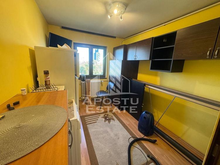 Garsonieră nedecomandată, mobilată în Complex Studențesc