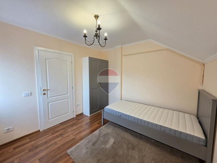 Casă individuală cu 4 camere cu Teren 442 Mp în Aviației