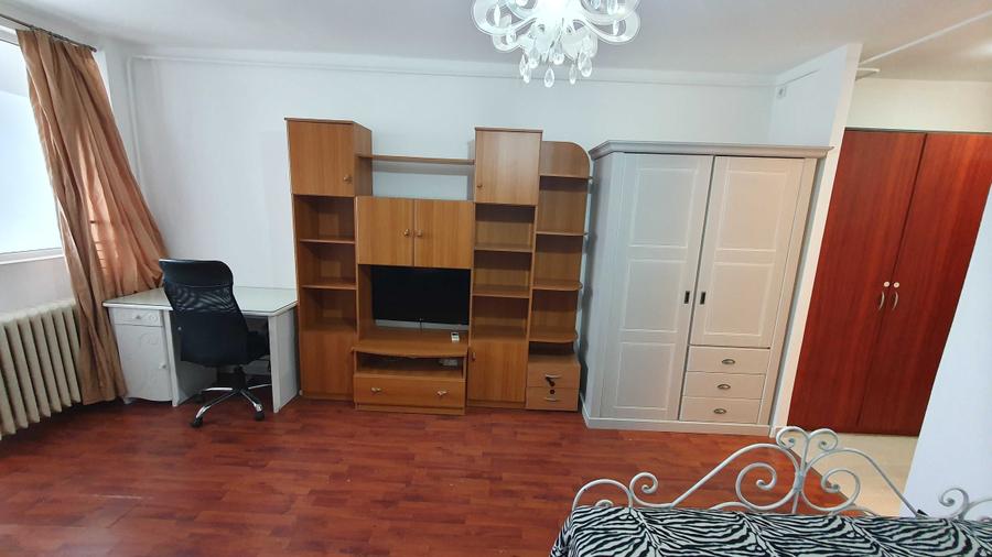 Garsonieră decomandată în Iancului