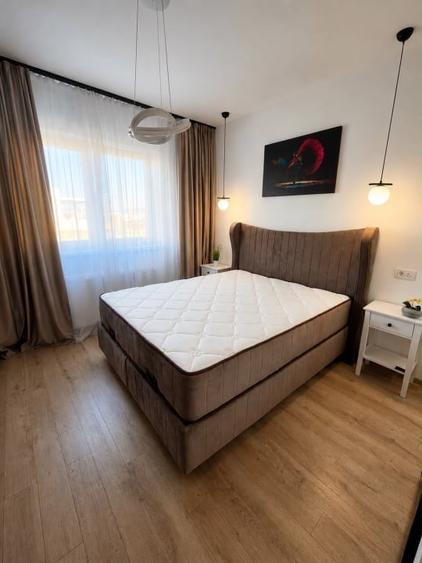 Apartament cu 3 camere semidecomandat, mobilat în Tractorul